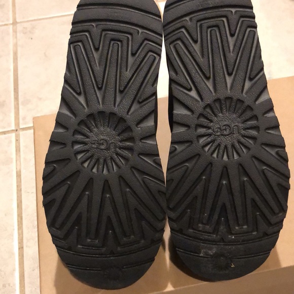 UGG Neumel Platform Zip Boots - Picture 6 of 9